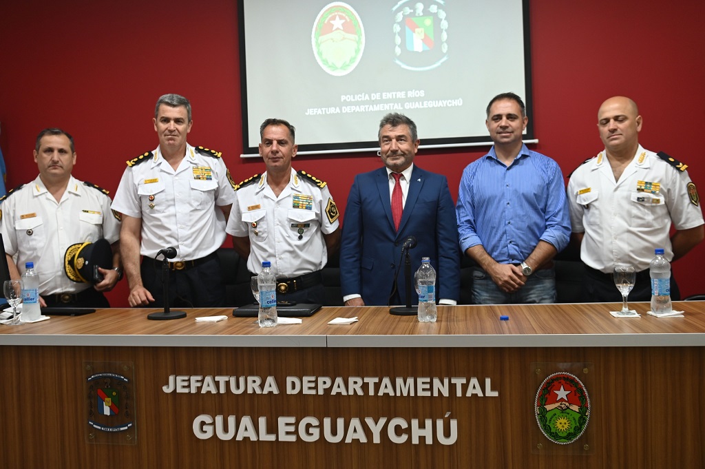 Davico y Roncaglia participaron de la presentación de las nuevas autoridades de la policía departamental