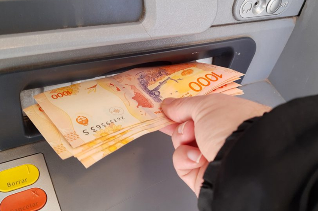 Proyectan una caída del 20% del salario real en Argentina durante 2024