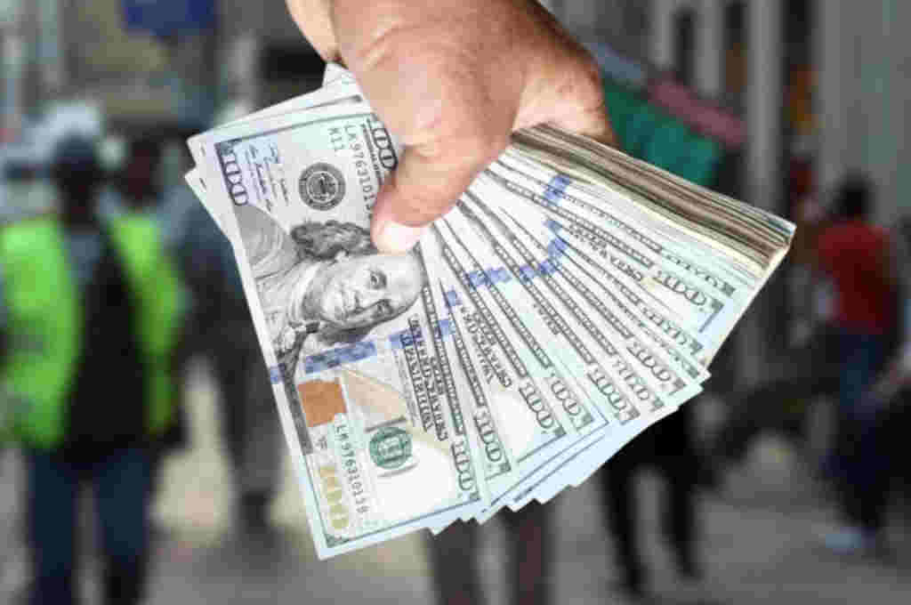 El dólar cae en Uruguay y crecen los reclamos de los productores