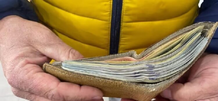 El dólar abrió la semana al alza y alcanzó un nuevo máximo en lo que va del año