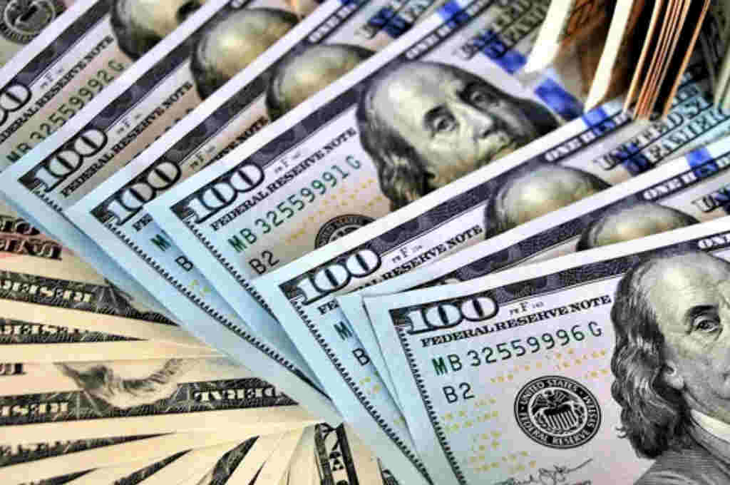 El dólar se fortaleció y alcanzó su primera suba semanal en casi 2 meses