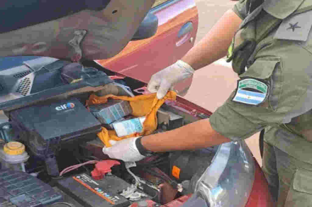 Uruguayos detenidos con mercadería ilegal en una ruta de Corrientes