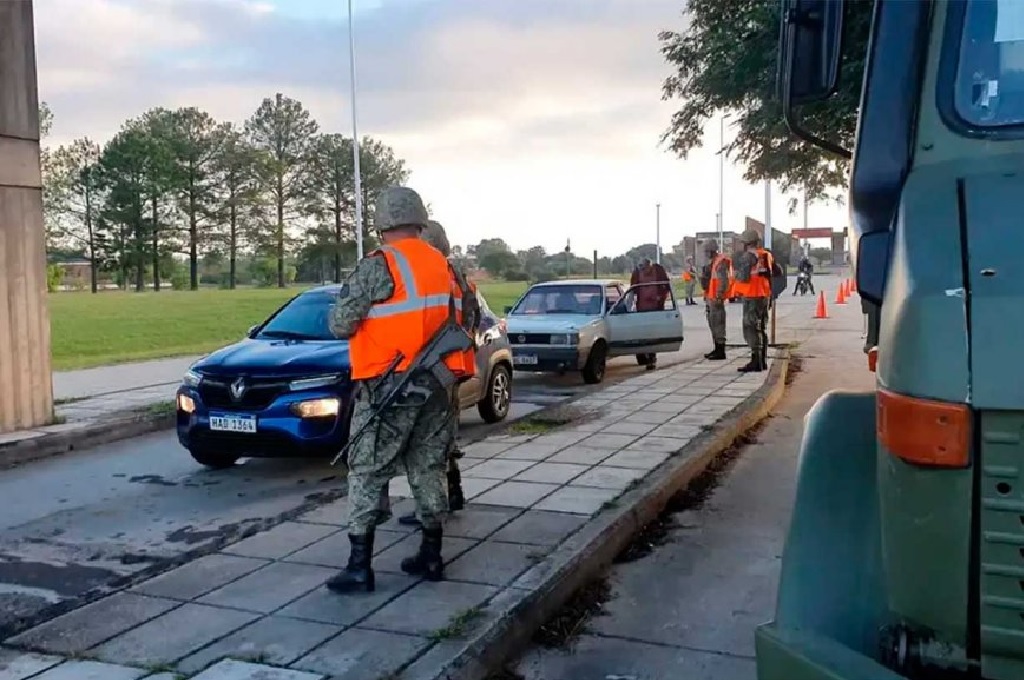 El ejército uruguayo controló el cruce en el puente Concordia – Salto y hubo críticas de funcionarios aduaneros