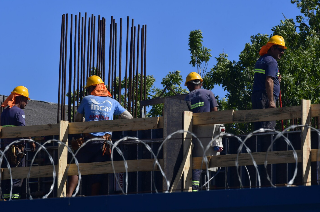En 2023 se crearon unos 40.000 empleos en Uruguay, pese al estancamiento de la economía