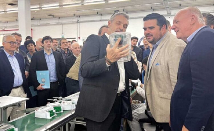 Empresa argentina inauguró una fábrica de “medidores inteligentes” en Paysandú. Invirtió 5 millones de dólares