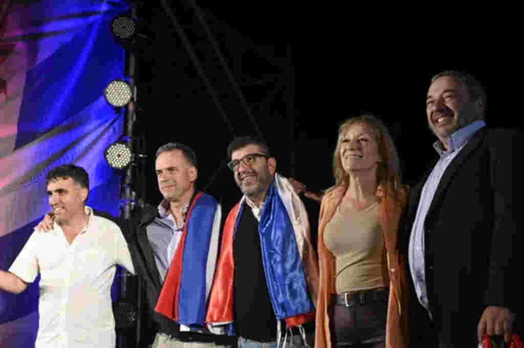 El Frente Amplio llamó a "preparar al Uruguay para un cambio permanente"