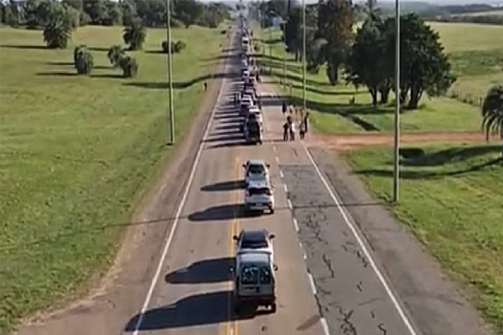 Intenso movimiento en puente de Salto Grande para entrar a territorio argentino