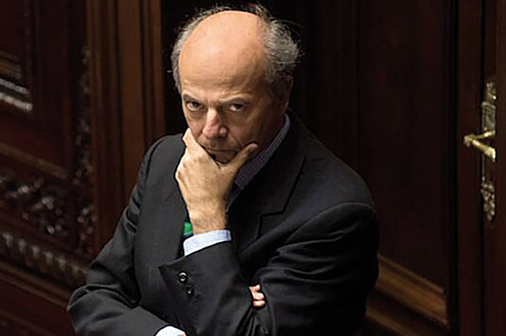 El ministro García afirmó que medios como el New York Times "lastiman al Uruguay”