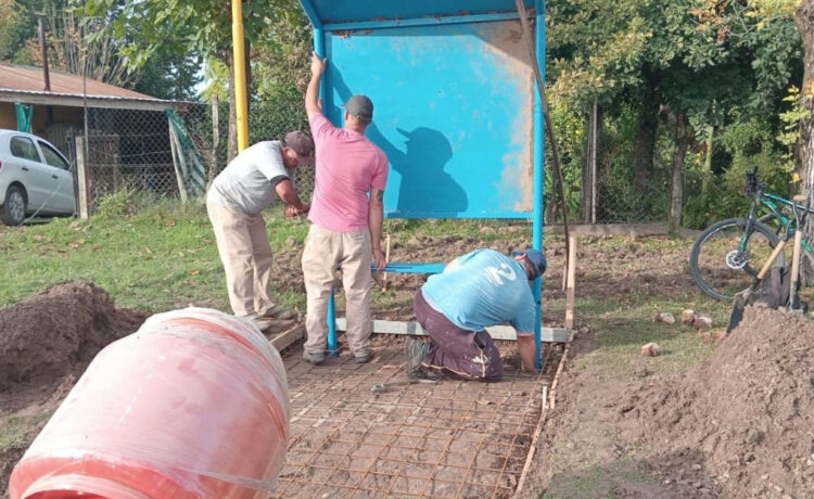 Colocaron una garita de colectivos en el barrio Médanos
