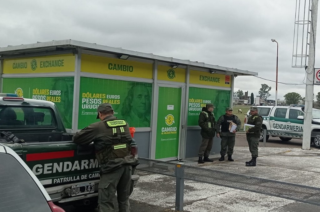 Gendarmería Nacional allanó un puesto de cambio de monedas ubicado en Carrefour