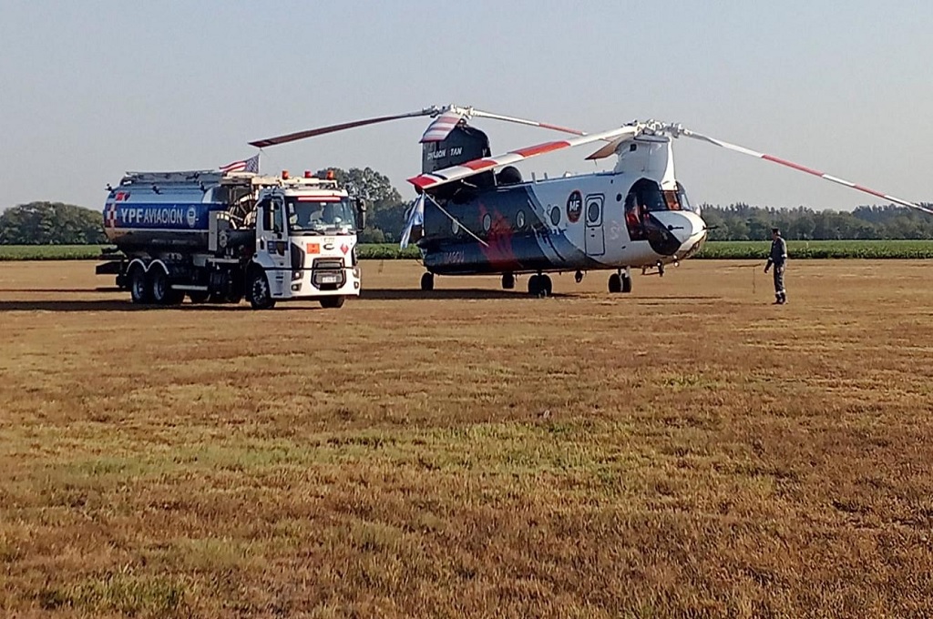 Brigadistas de Entre Ríos y Buenos Aires combaten un incendio en el Delta