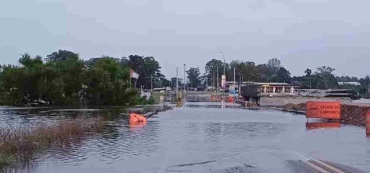 Inundaciones por tormentas en Uruguay: hay más de 750 desplazados