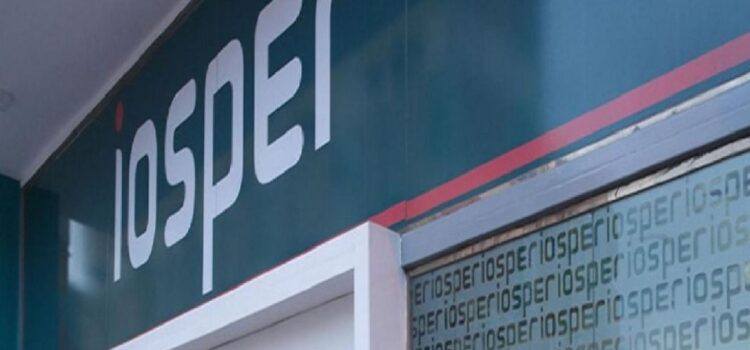 La Federación Médica de Entre Ríos (FEMER) dispuso el cobro de un arancel adicional, generando repudio de gremios docentes y críticas por violar la Ley Antiplus.