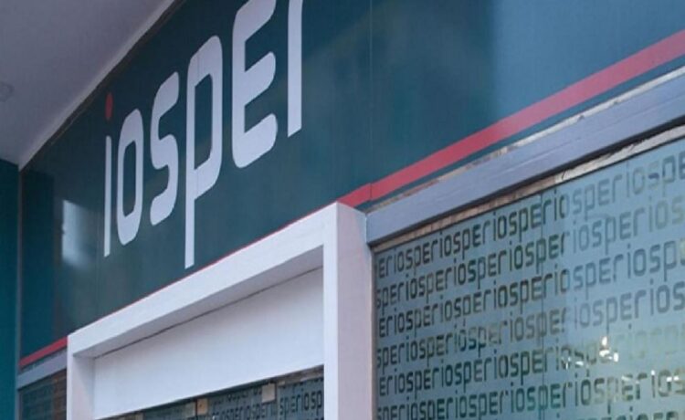 La Federación Médica de Entre Ríos (FEMER) dispuso el cobro de un arancel adicional, generando repudio de gremios docentes y críticas por violar la Ley Antiplus.