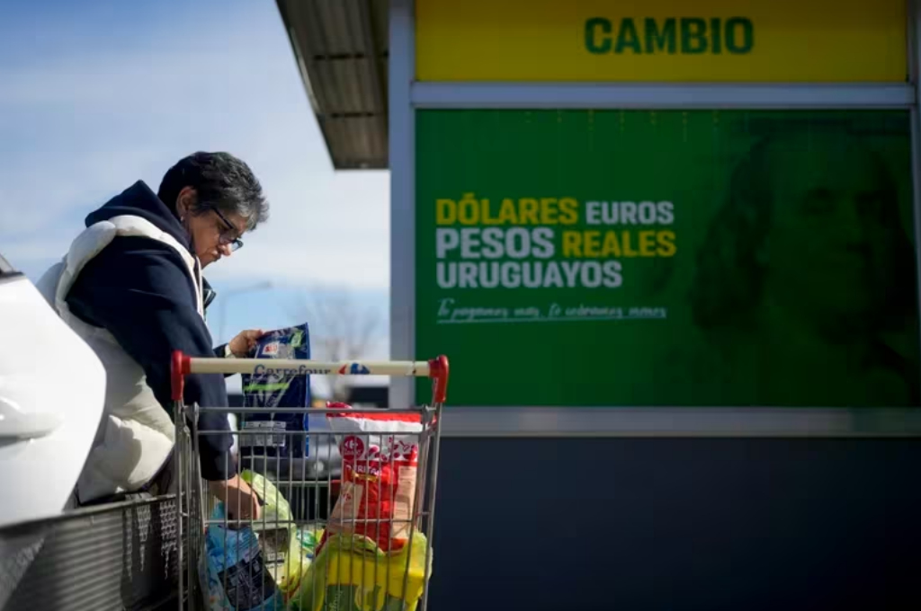 Uruguay cerró el año con una mejora de su déficit fiscal y un crecimiento del salario real