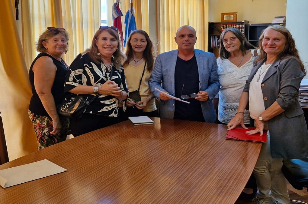 Jubilados autoconvocados de Entre Ríos piden en la Caja de Jubilaciones la efectivización del 18%