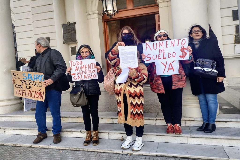 Fuerte reclamo de los Jubilados Autoconvocados de Entre Ríos al gobierno por el tema salarial