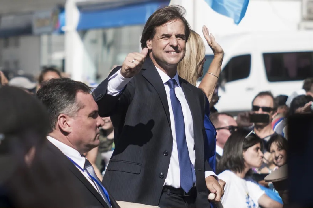 Filtración de chats: lo que se sabe de la declaración bajo reserva de Luis Lacalle Pou ante la Fiscalía uruguaya