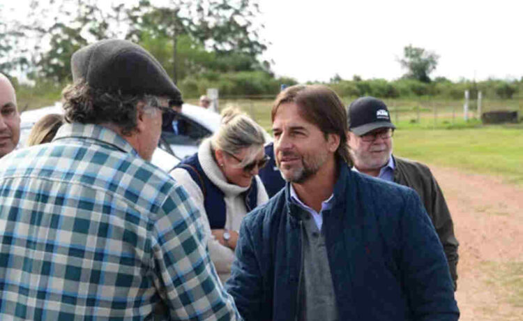 Lacalle Pou mantiene una aprobación del 46% entre la población