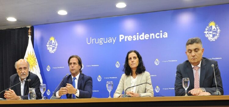 La broma de Lacalle sobre la veda y qué vino tomar: “No puedo ni recomendar tipo de uva”