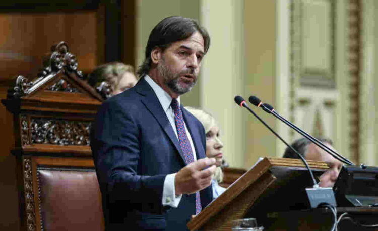 Lacalle Pou desbancó al ecuatoriano Noboa en la lista de popularidad