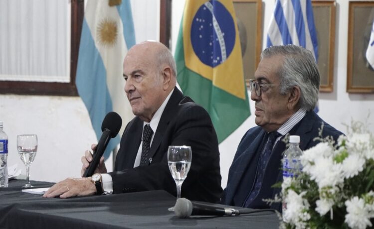 La UCU entregó la distinción Honoris Causa a Omar Lafluf, Intendente de Río Negro