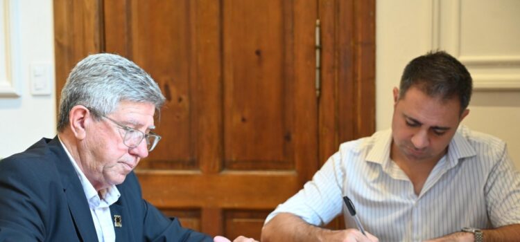Davico firmó un convenio para realizar estudios en el río