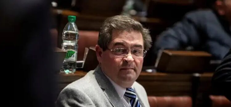 Decisión de Leonardo Cipriani de no competir en Canelones embreta al Partido Nacional