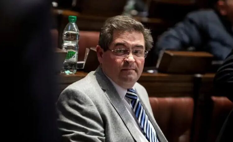 Decisión de Leonardo Cipriani de no competir en Canelones embreta al Partido Nacional