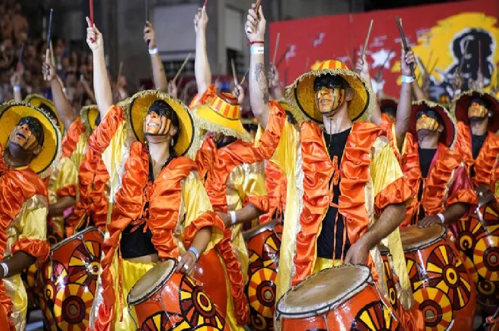 Noches de llamadas en Montevideo: celebración del candombe y oportunidad económica para los vecinos