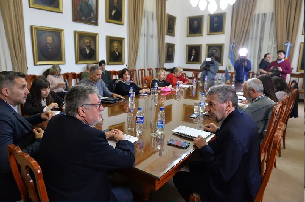 Paritarias: el Gobierno de Entre Ríos convocó a los docentes