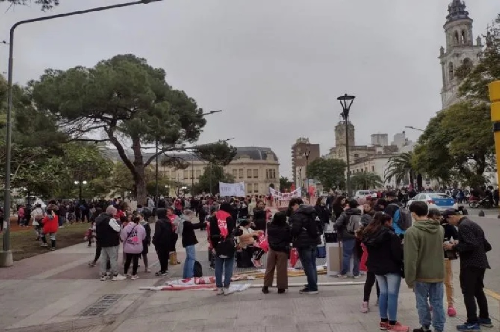 Una "grieta" en la marcha en Paraná contra la represión en Jujuy