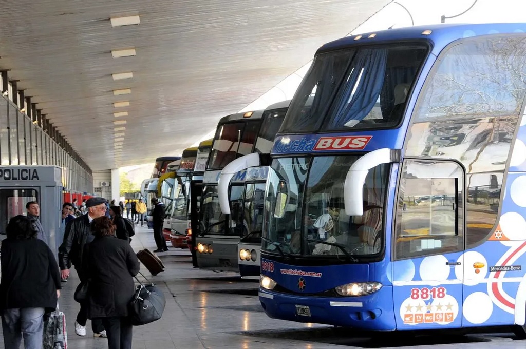 Nuevos aumentos en micros que complica a quienes se trasladan por razones laborales