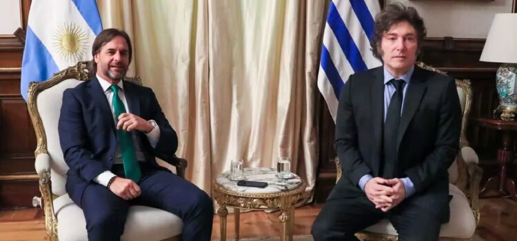 Argentina y Uruguay negocian para alcanzar un acuerdo de residencia permanente y revalidación de títulos