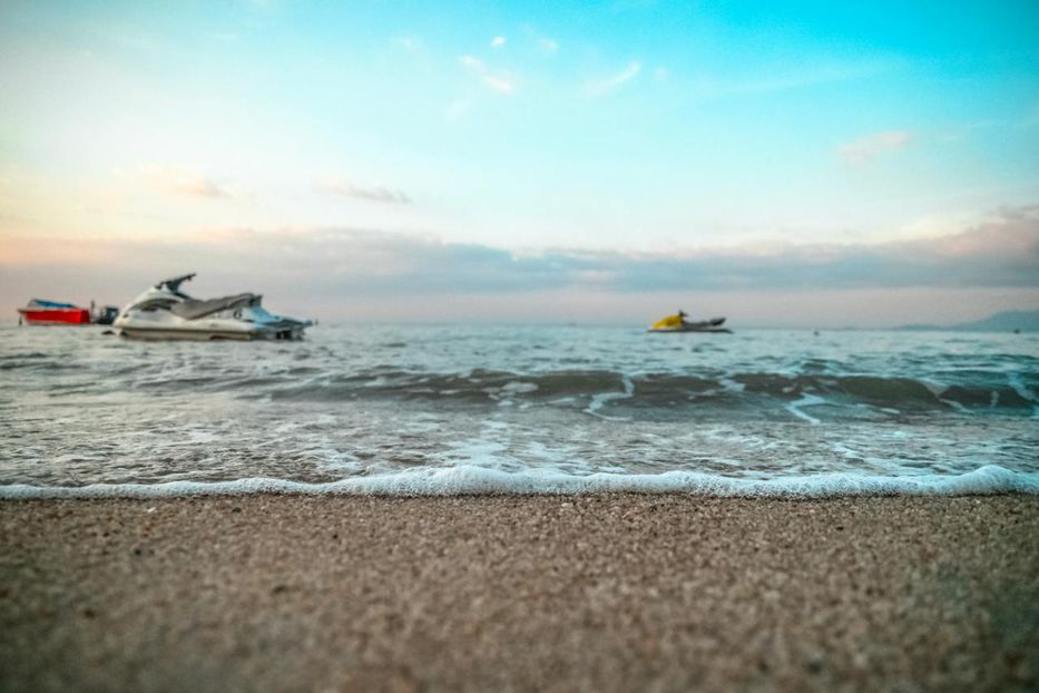 Los guardavidas de Maldonado denuncian que están desbordados debido al “caos” por abundancia de motos de agua