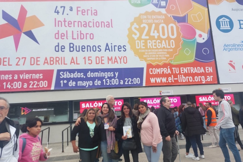 Referentes de movimientos sociales presentaron su trabajo en la feria internacional del libro