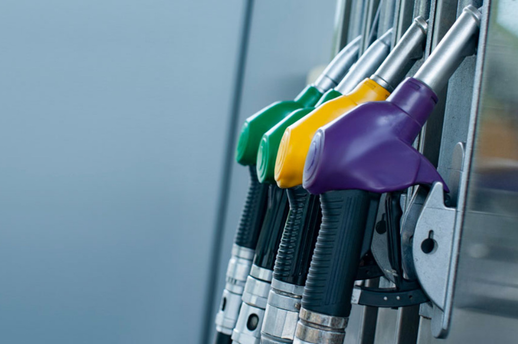 Consumo de naftas y gasoil cae un 20%, tras subas de precios que acumulan 140%