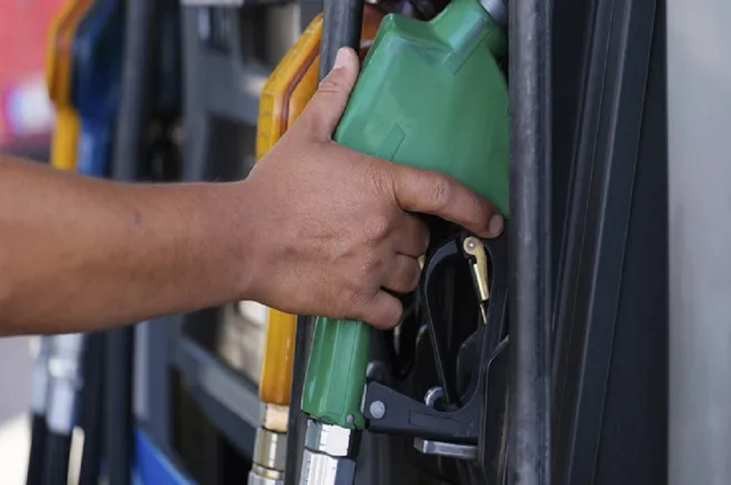 Suben los combustibles: la nafta pasa a $74,39 el litro y el gasoil a $55,99