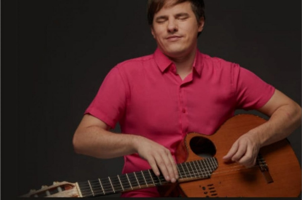 El teatro Gualeguaychú recibe a Nahuel Pennisi