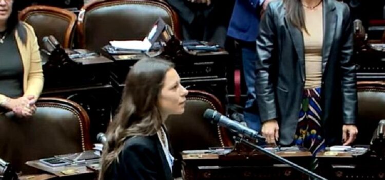 Velozmente juró y asumió Nancy Ballejos, la reemplazante de Galimberti en la Cámara de Diputados