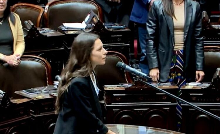 Velozmente juró y asumió Nancy Ballejos, la reemplazante de Galimberti en la Cámara de Diputados
