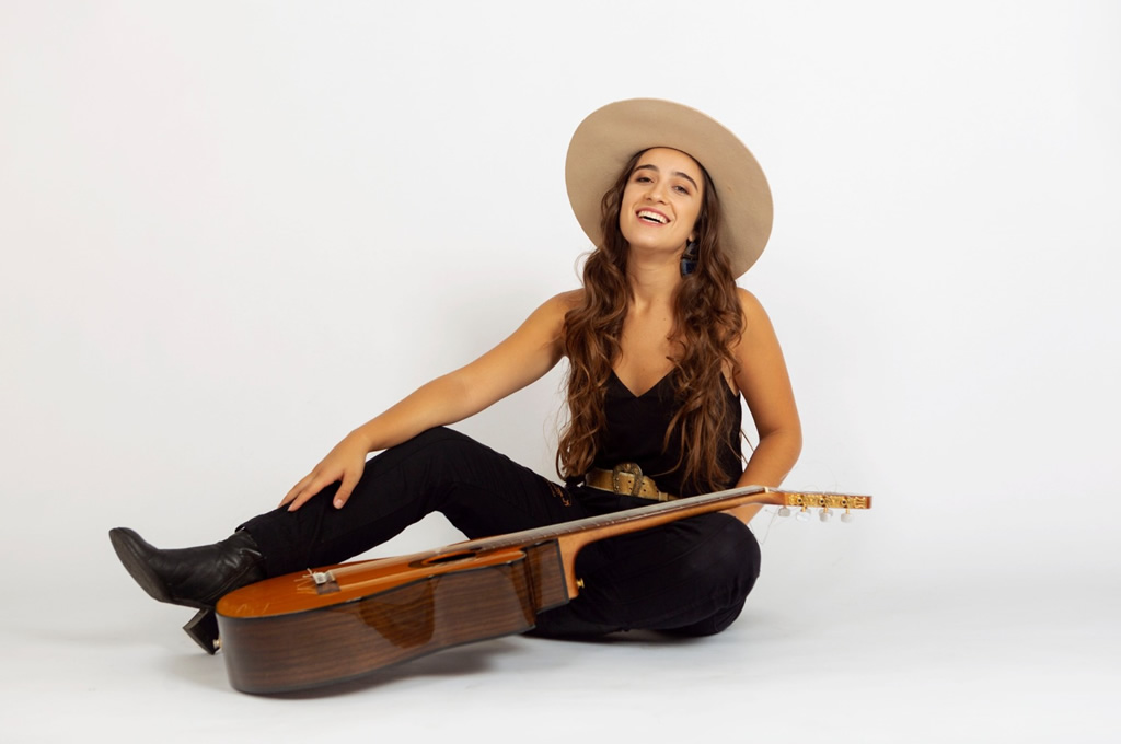 Se presenta Catherine Vergnes en la Nativista