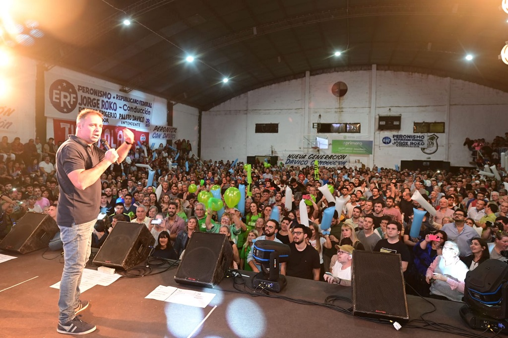 Palito Davico cierra su campaña en Pueblo Nuevo con la presencia del grupo Ráfaga