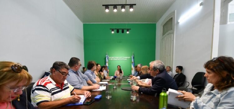 Con la conformación de comisiones, el CGE y sindicatos docentes establecieron agenda por condiciones laborales