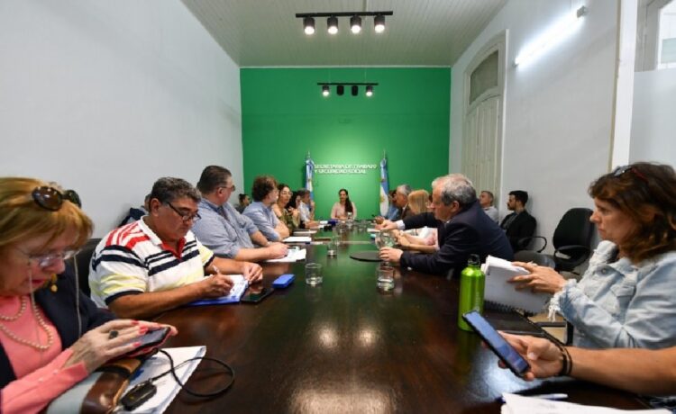 Con la conformación de comisiones, el CGE y sindicatos docentes establecieron agenda por condiciones laborales