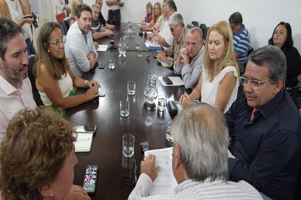 AGMER quiere discutir salarios y responsabiliza de la situación actual a empresas alimenticias, medios hegemónicos y al poder judicial