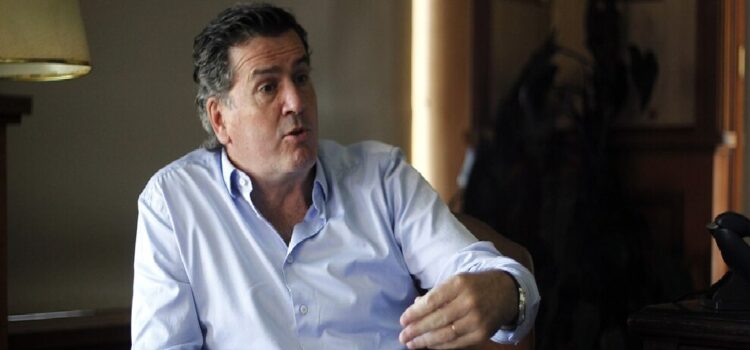 Sigue la tensión por la cumbre entre Pedro Bordaberry y Yamandú Orsi, mientras el Partido Colorado se prepara para debatir puestos de contralor