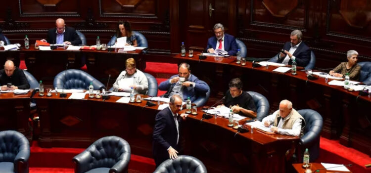 Uruguay aprobó una ley de partidos políticos similar a la Argentina