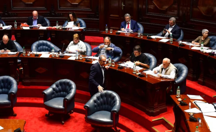 Uruguay aprobó una ley de partidos políticos similar a la Argentina