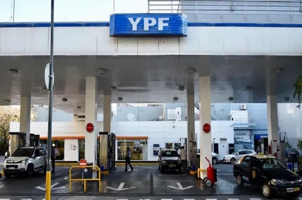YPF también subió el precio de sus combustibles